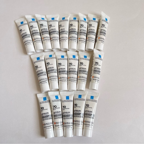 La Roche Posay Anthelios 70 UV Correct Daily Sunscreen Box of 20 0.17 fl oz 5ml - Picture 8 of 10